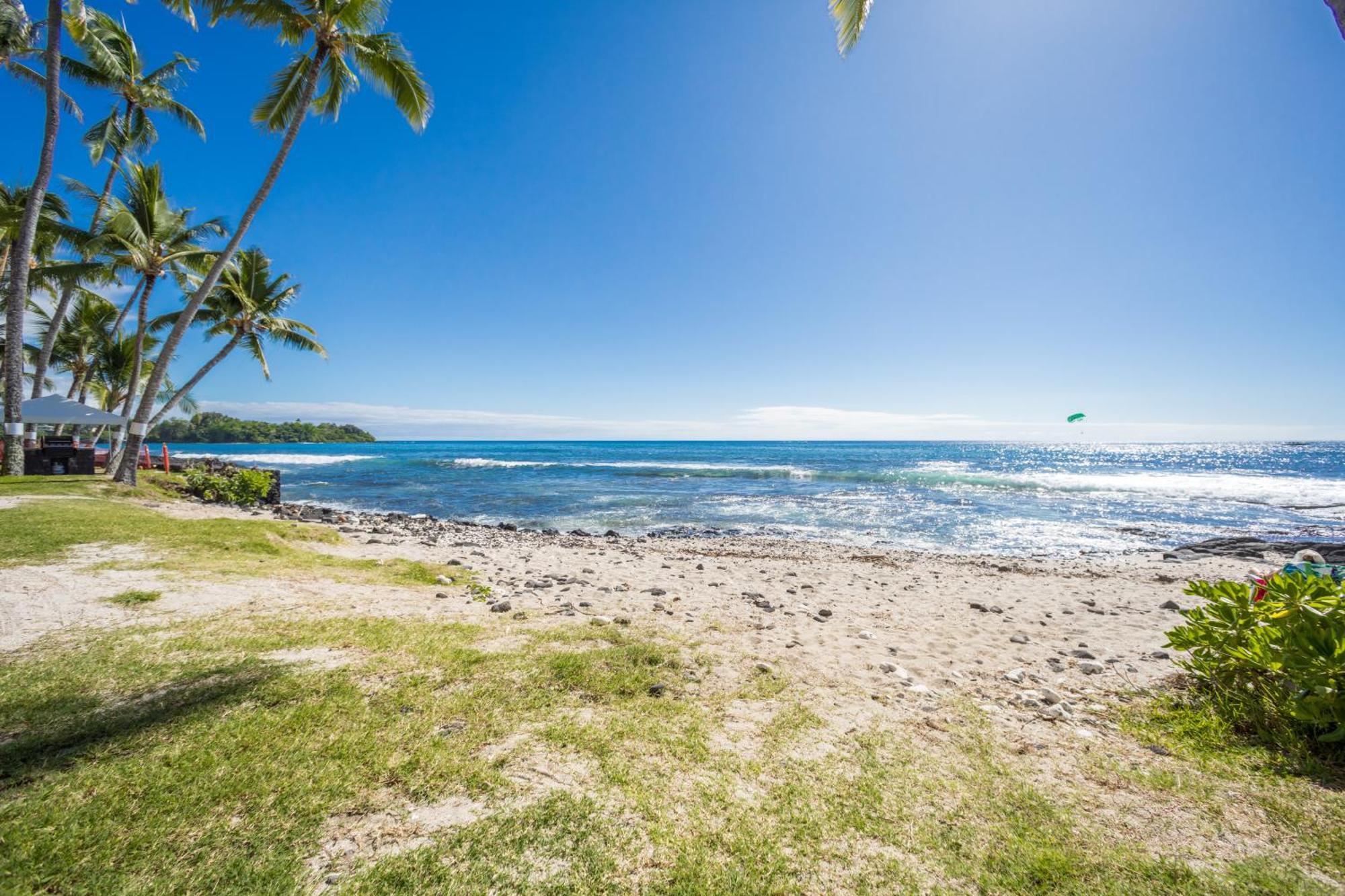 Amazing Peaks Of Ocean View On Ali'i Dr By Surf Spots * Kailua-Kona