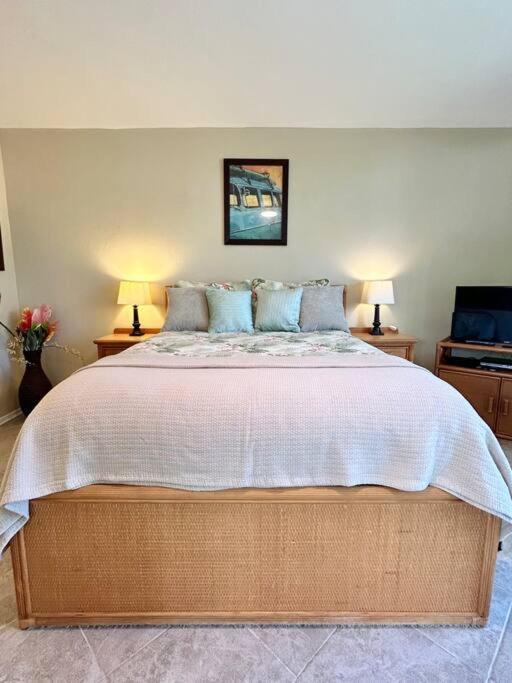 Amazing Peaks Of Ocean View On Ali'i Dr By Surf Spots Apartment