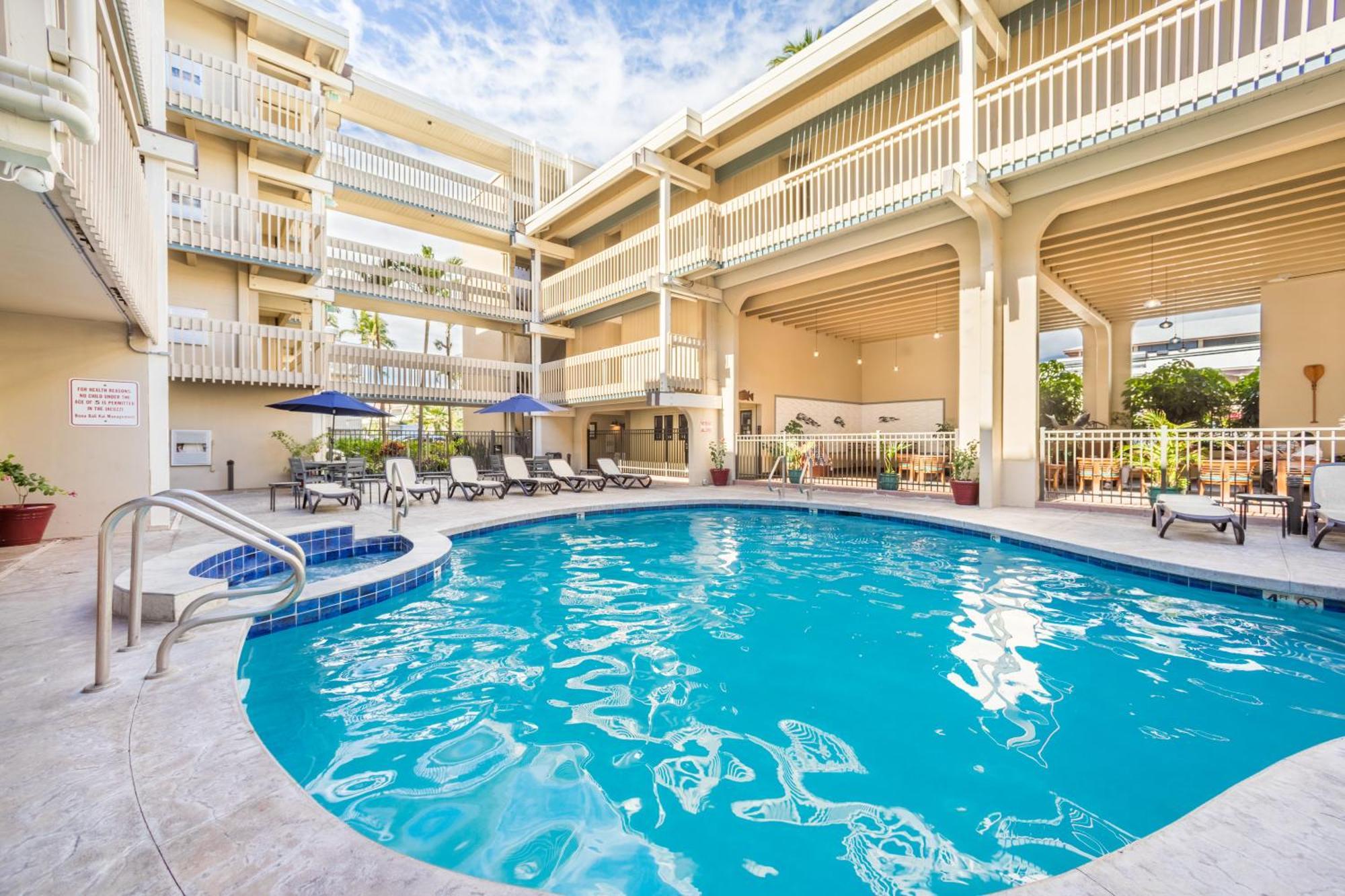 Apartment Amazing Peaks Of Ocean View On Ali'i Dr By Surf Spots